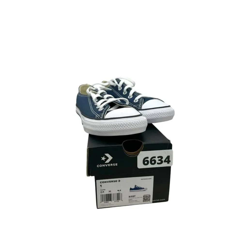 Converse Chuck Taylor All Star Core Kids Size 1 Low Top Canvas Sneakers Lace Up
